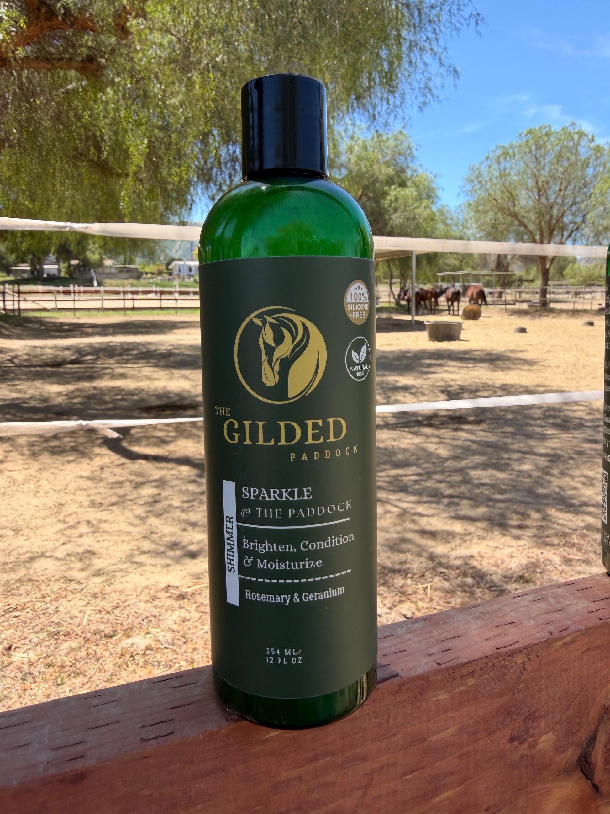 Shimmer conditioner to brighten white horses get horse tails white